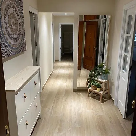 Piso Amplio Con 4 Habitacioneas Y Parking Privado *